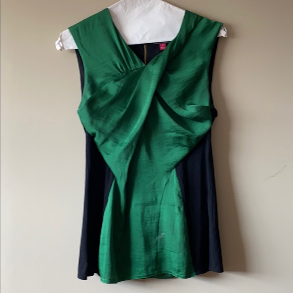 Vince Camuto green / black top Sz S